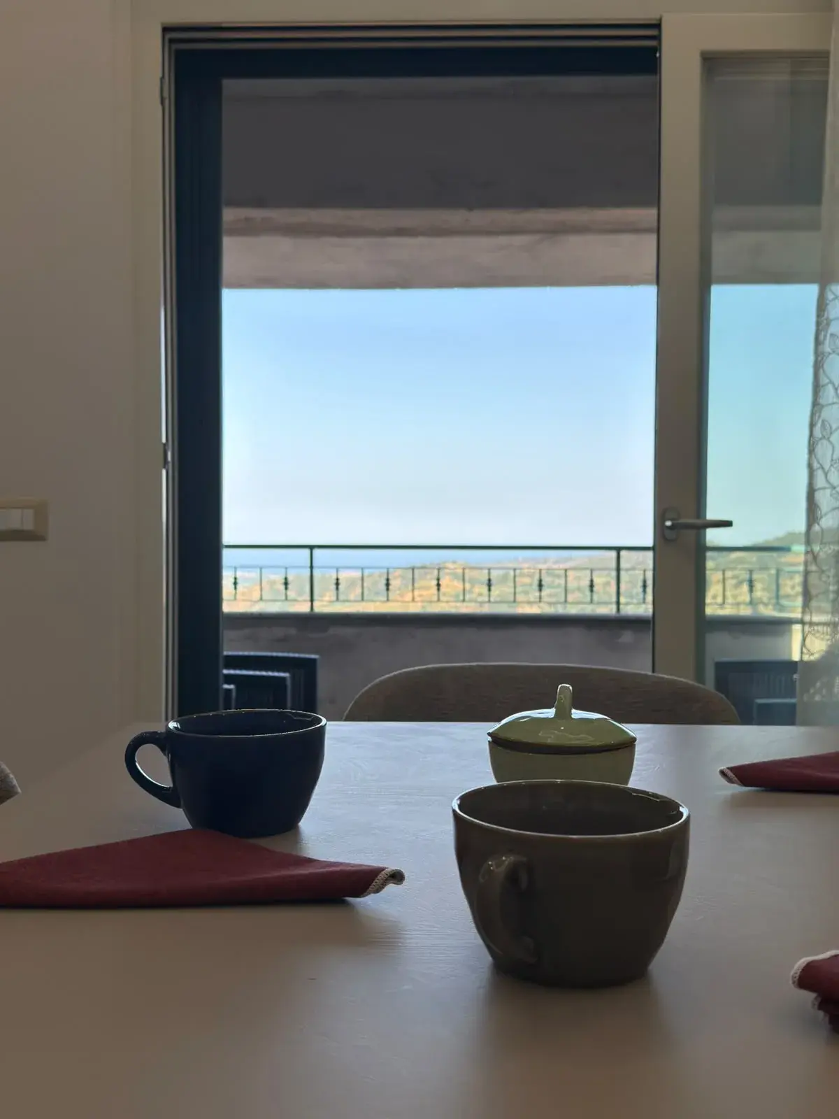 Colazione con vista aperta sulla vallata